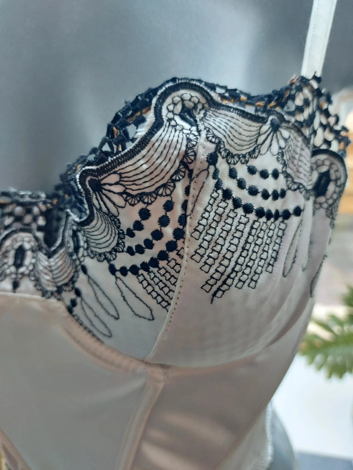 Satijnen en geborduurd bustier, romantische look Maat S/M – photo 3